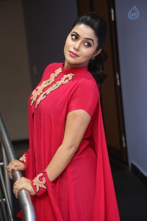 Poorna New Pics - 5 / 53 photos