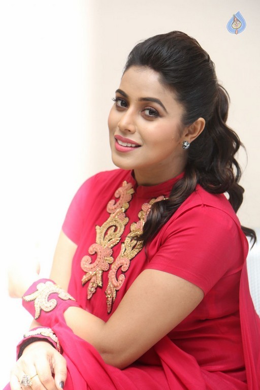 Poorna New Pics - 6 / 53 photos
