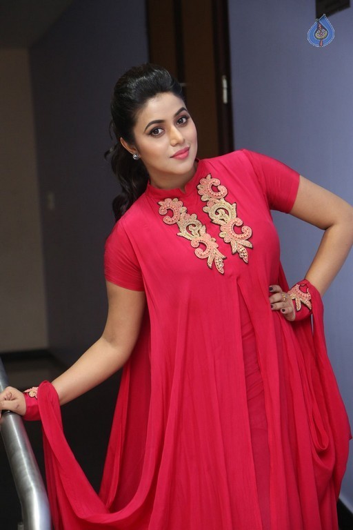 Poorna New Pics - 8 / 53 photos