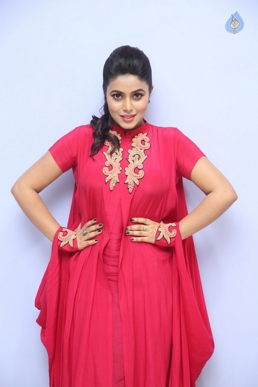 Poorna New Pics - 10 / 53 photos