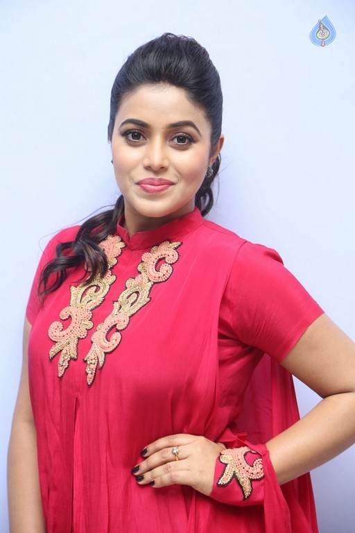 Poorna New Pics - 13 / 53 photos