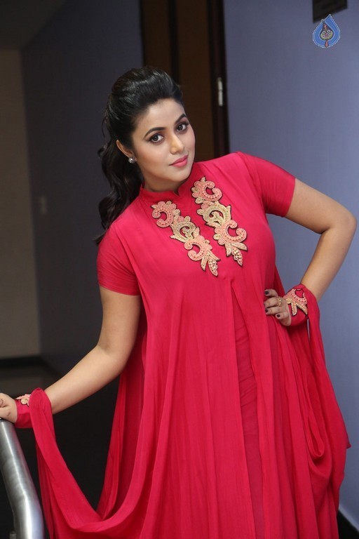 Poorna New Pics - 17 / 53 photos