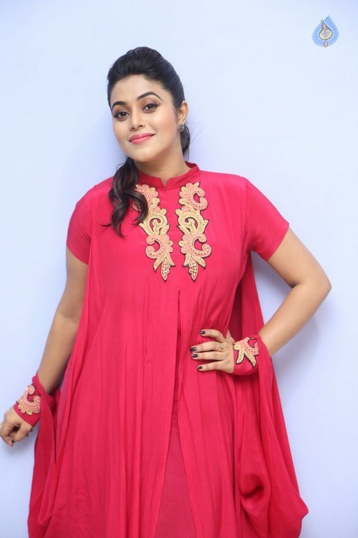 Poorna New Pics - 19 / 53 photos