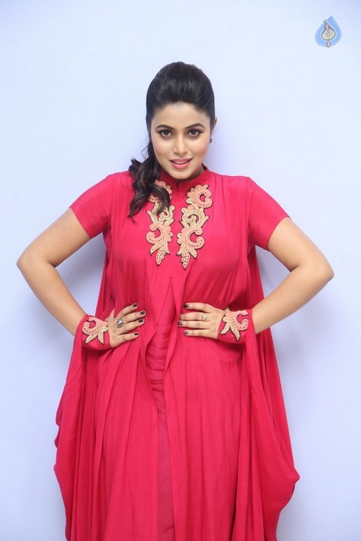Poorna New Pics - 21 / 53 photos