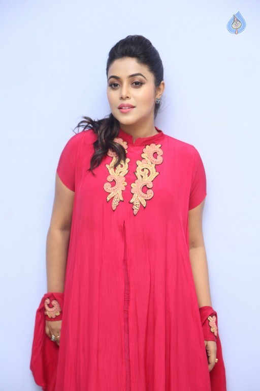 Poorna New Pics - 33 / 53 photos