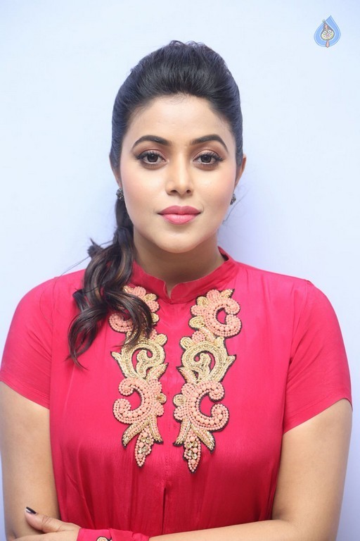 Poorna New Pics - 36 / 53 photos