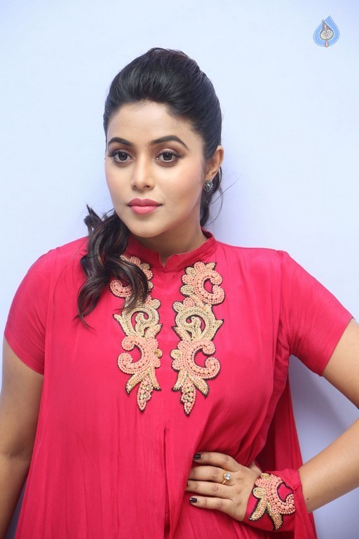 Poorna New Pics - 38 / 53 photos