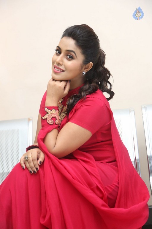 Poorna New Pics - 39 / 53 photos