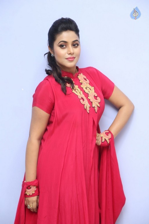 Poorna New Pics - 40 / 53 photos