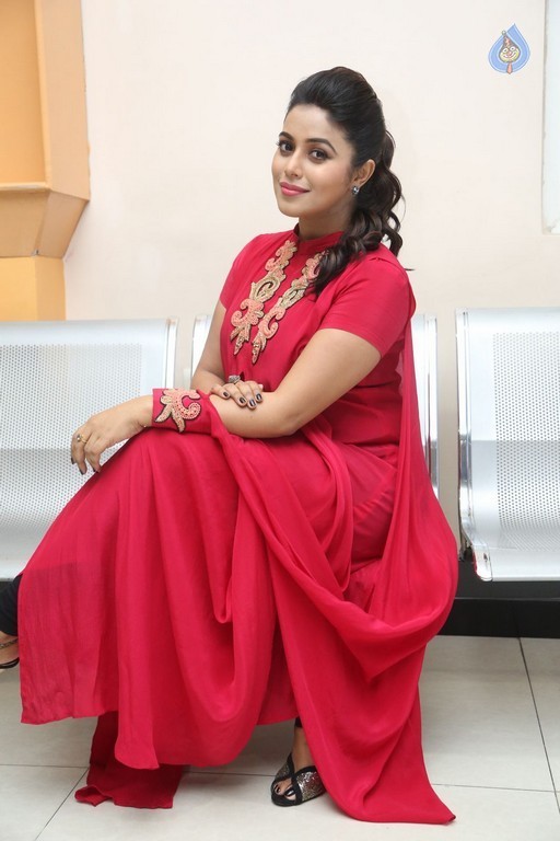 Poorna New Pics - 41 / 53 photos
