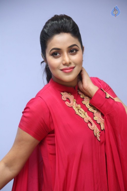 Poorna New Pics - 47 / 53 photos