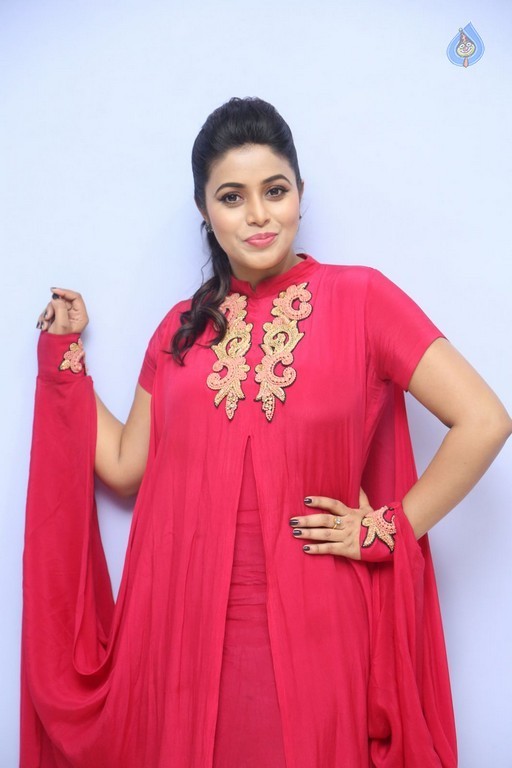 Poorna New Pics - 48 / 53 photos