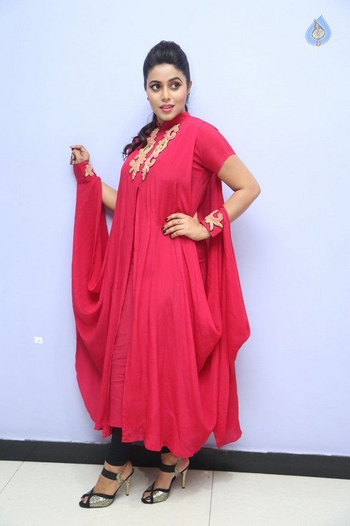 Poorna New Pics - 50 / 53 photos