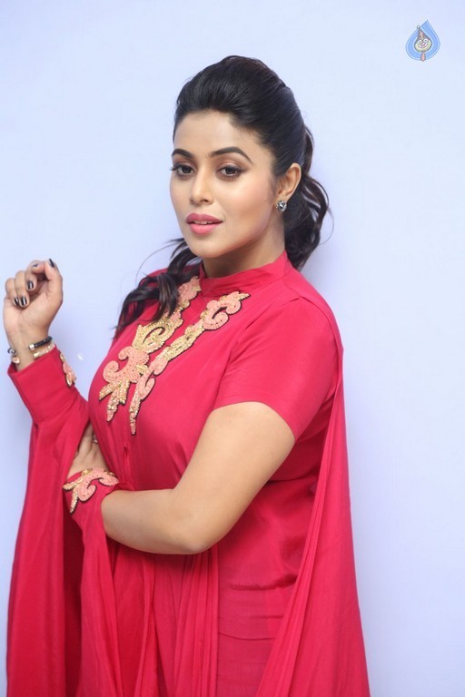 Poorna New Pics - 52 / 53 photos