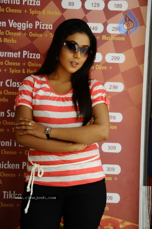 Poorna New Stills - 2 / 29 photos