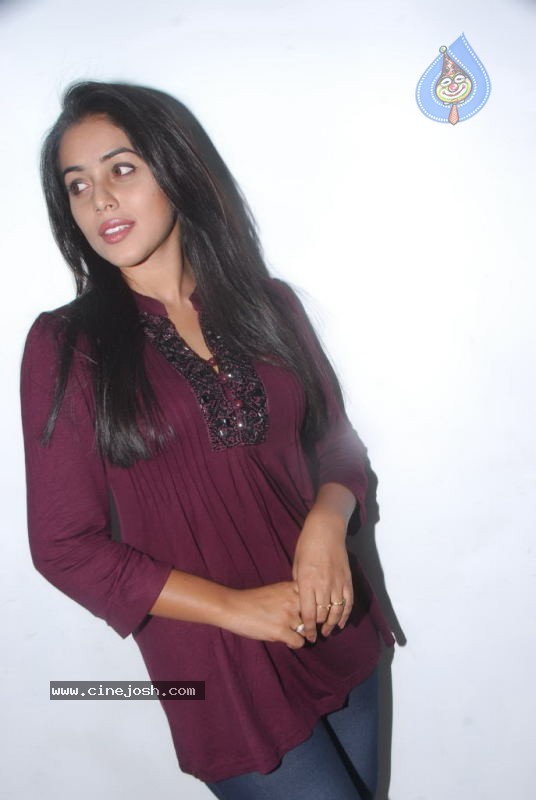 Poorna Photos - 34 / 72 photos