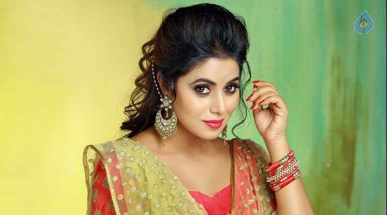 Poorna Photoshoot Photos - 1 / 21 photos
