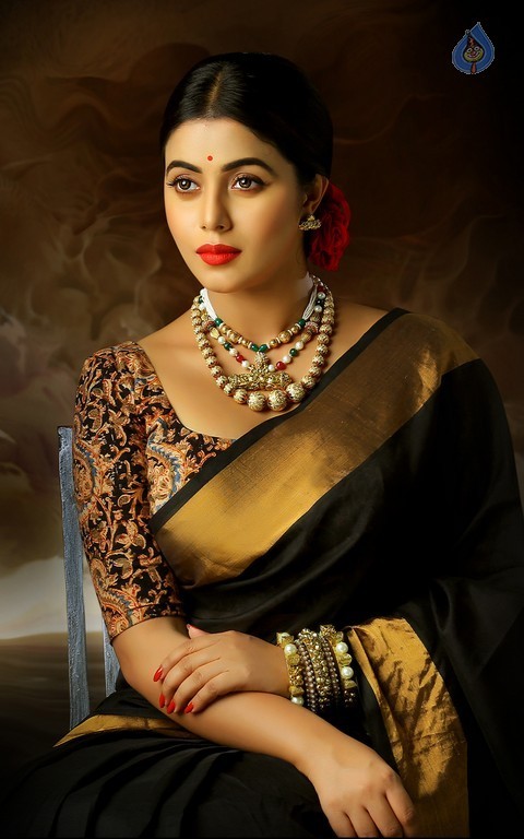 Poorna Photoshoot Photos - 6 / 21 photos