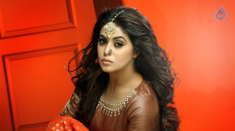 Poorna Photoshoot Photos - 19 / 21 photos