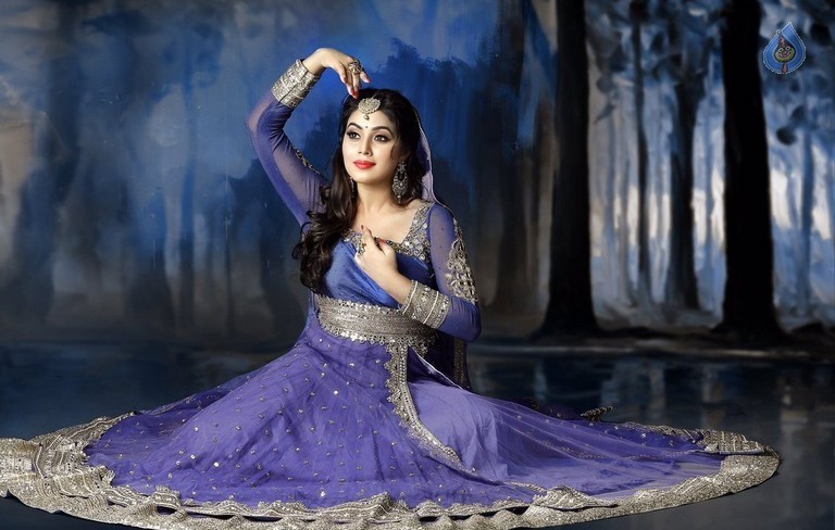 Poorna Photoshoot Pics - 10 / 11 photos