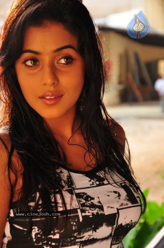 Poorna Stills - 9 / 96 photos