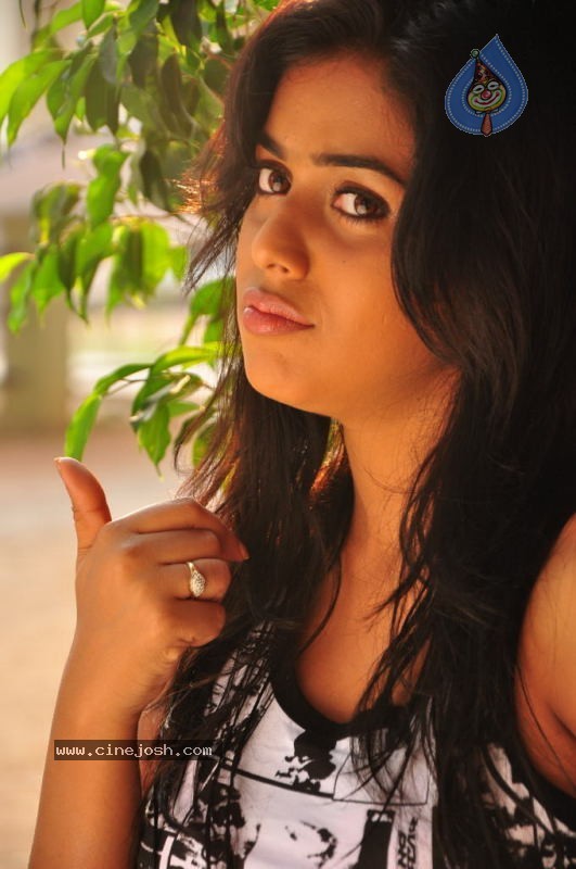 Poorna Stills - Photo 18 of 96 Poorna Stills - Photo 18 of 96