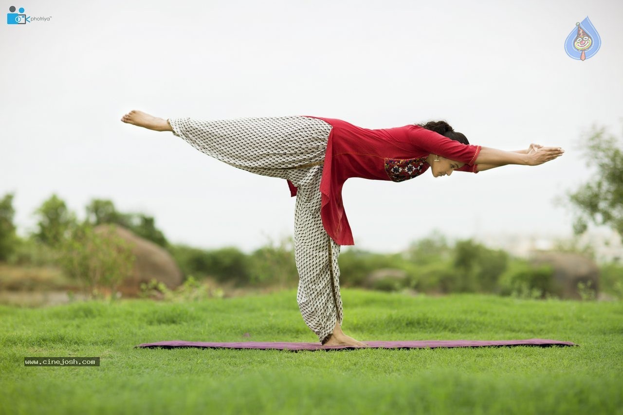 Pop Singer Smita Yoga Day Photoshoot - 4 / 7 photos