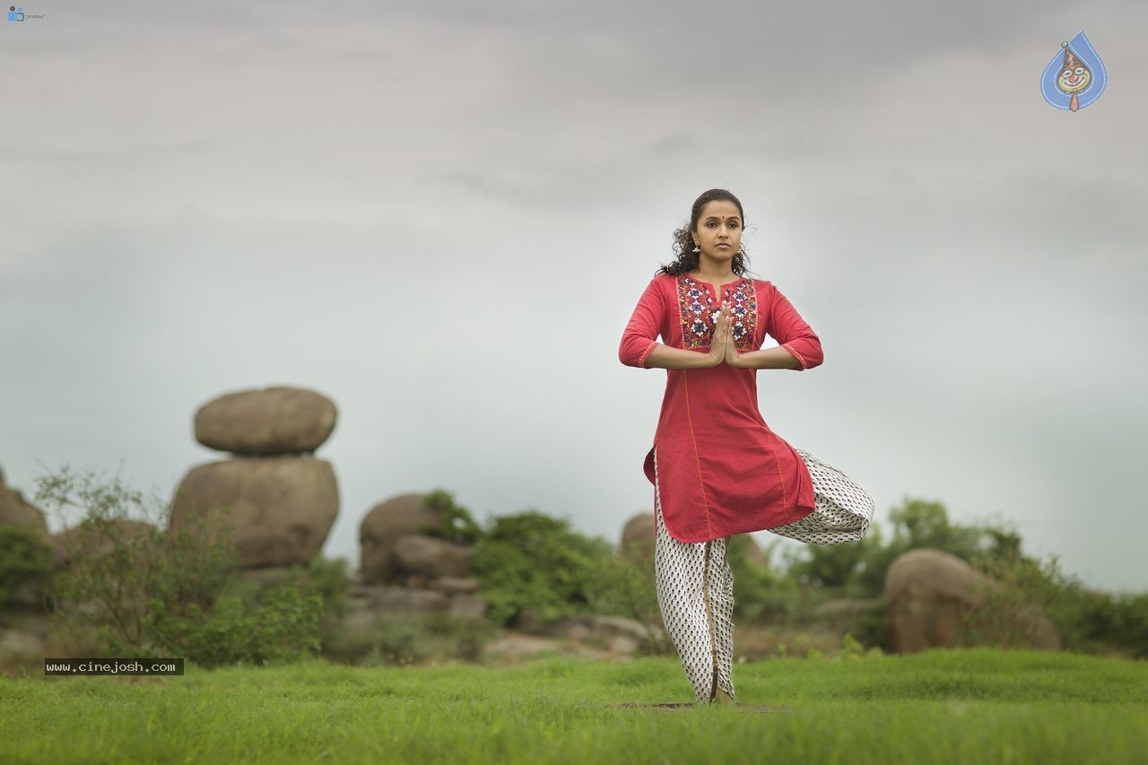 Pop Singer Smita Yoga Day Photoshoot - 7 / 7 photos