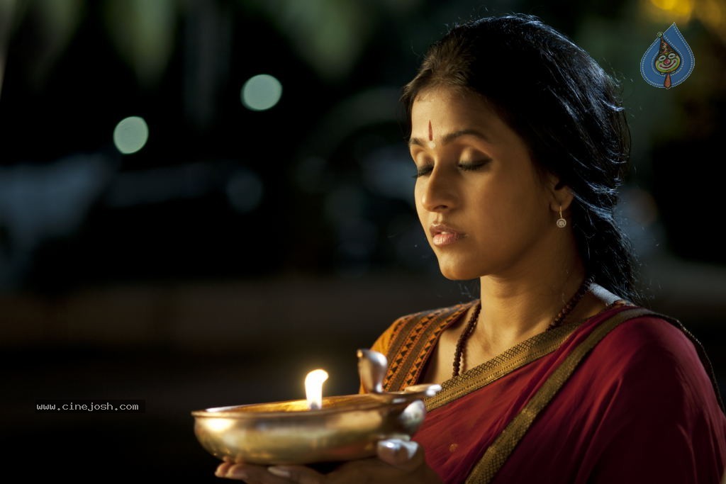 Pop Singer Smitha Stills - 2 / 10 photos