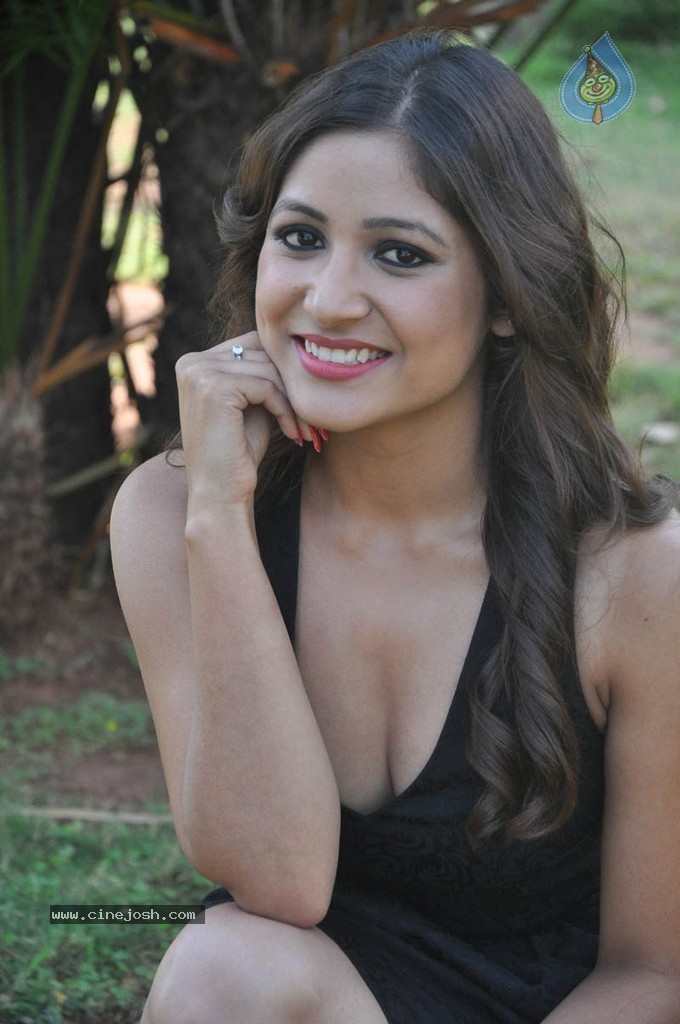 Prabhjeet Kaur Stills - 25 / 45 photos