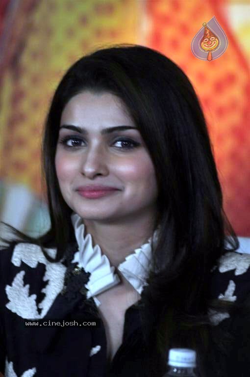 Prachi Desai New Photos - 1 / 32 photos