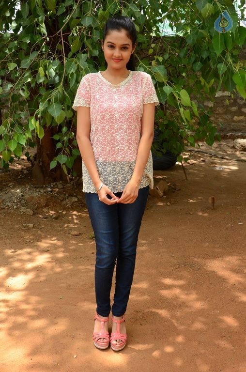 Pragathi Latest Images - 18 / 42 photos