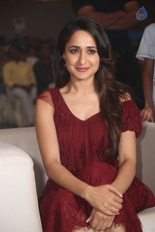 Pragya Jaiswal Latest Photos - 20 / 20 photos