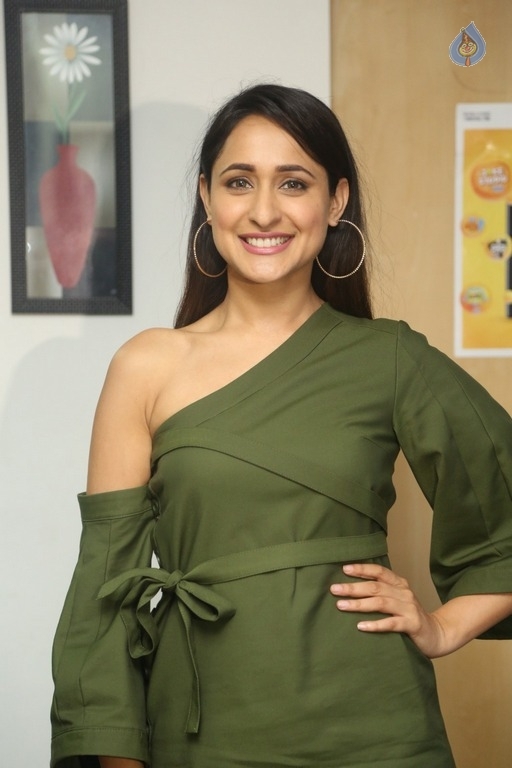 Pragya Jaiswal Latest Photos - 7 / 12 photos