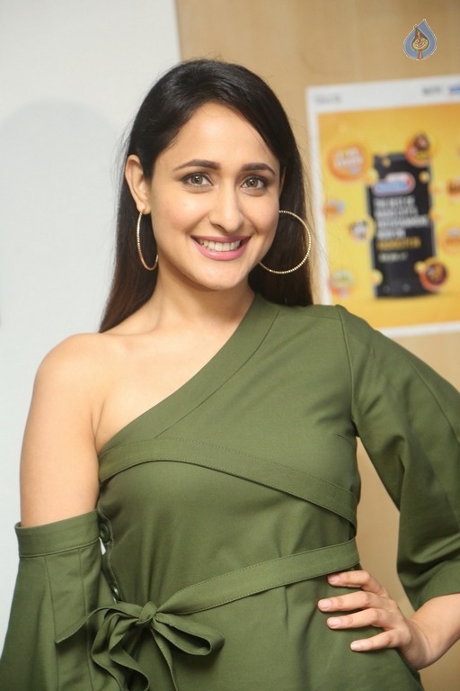 Pragya Jaiswal Latest Photos - 11 / 12 photos