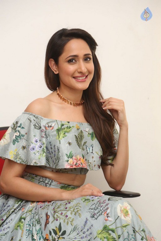 Pragya Jaiswal Latest Pics - 16 / 42 photos