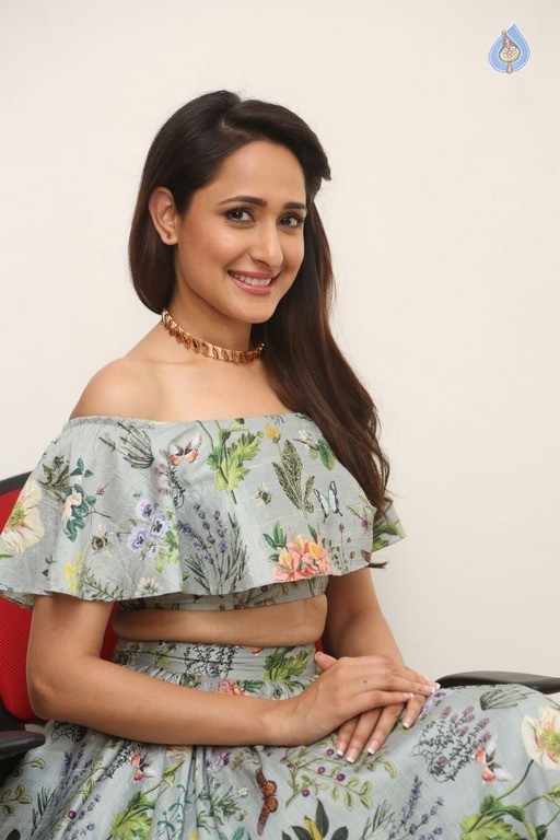 Pragya Jaiswal Latest Pics - 27 / 42 photos