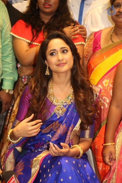 Pragya Jaiswal New Pics - 22 / 30 photos