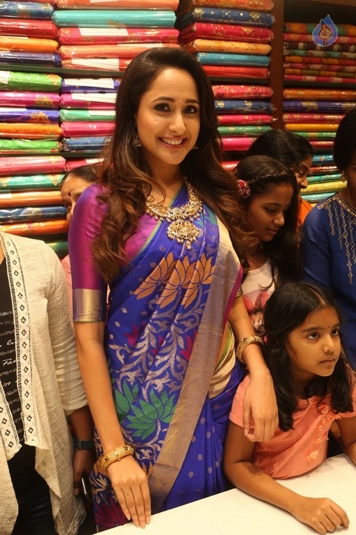 Pragya Jaiswal New Pics - 27 / 30 photos