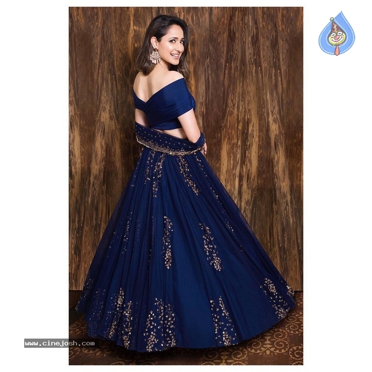 Pragya Jaiswal New Pics - 9 / 13 photos