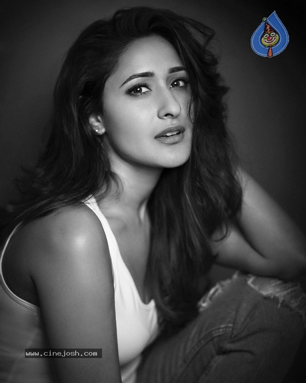 Pragya Jaiswal New Pics - 10 / 13 photos