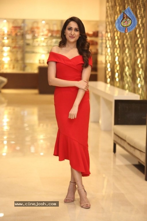 Pragya Jaiswal New Stills - 18 / 41 photos