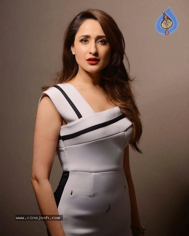 Pragya Jaiswal Photos - 12 / 17 photos