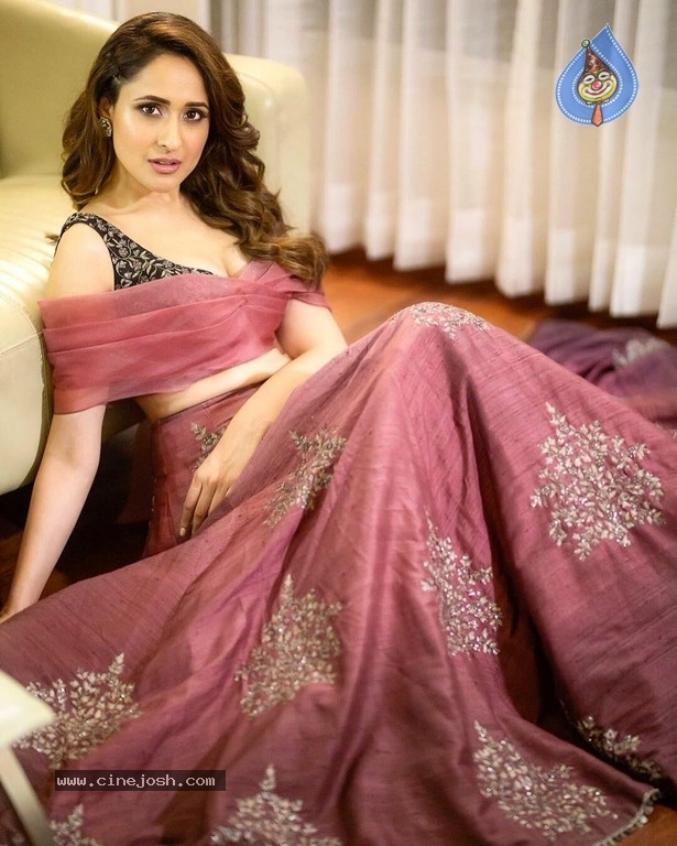 Pragya Jaiswal Photos - 17 / 17 photos