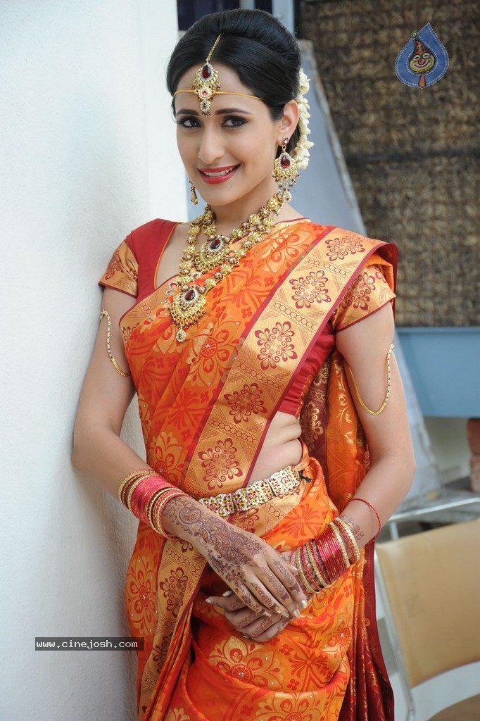 Pragya Jaiswal Stills - 8 / 82 photos