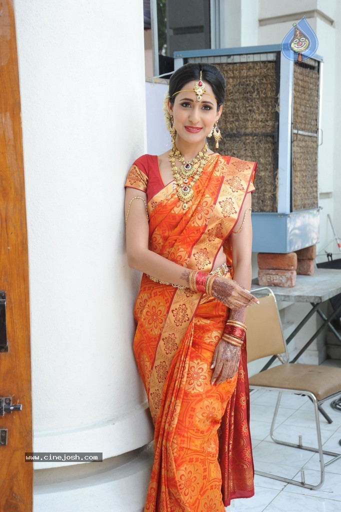 Pragya Jaiswal Stills - 10 / 82 photos