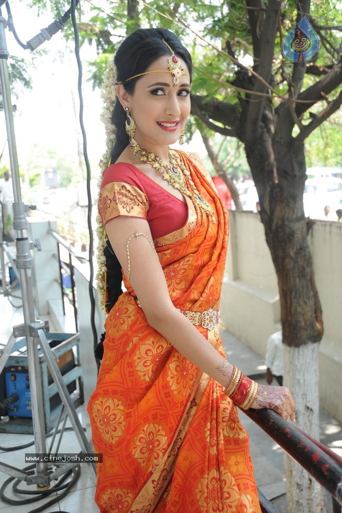 Pragya Jaiswal Stills - 13 / 82 photos