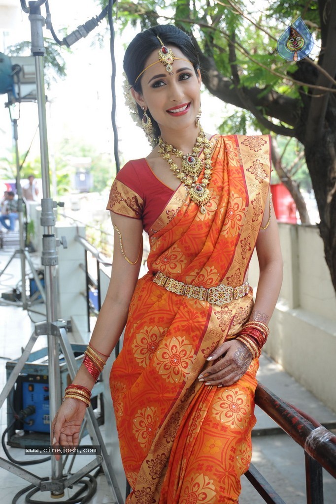 Pragya Jaiswal Stills - 16 / 82 photos