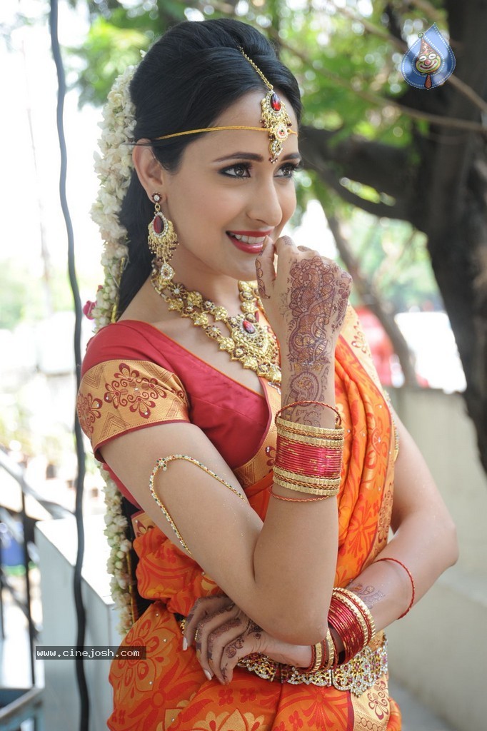 Pragya Jaiswal Stills - 18 / 82 photos