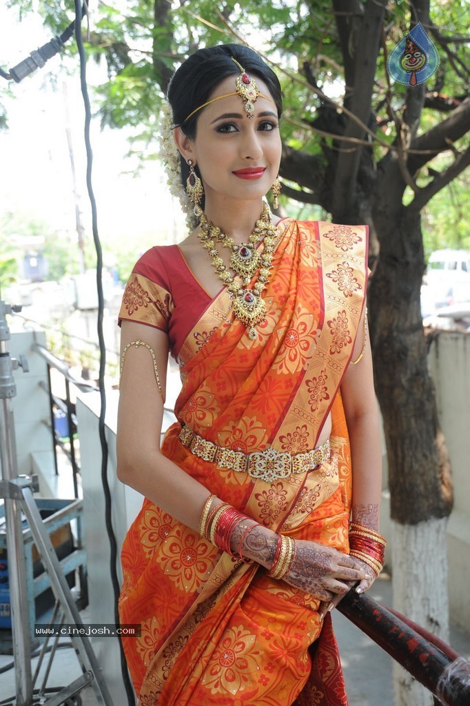 Pragya Jaiswal Stills - 24 / 82 photos